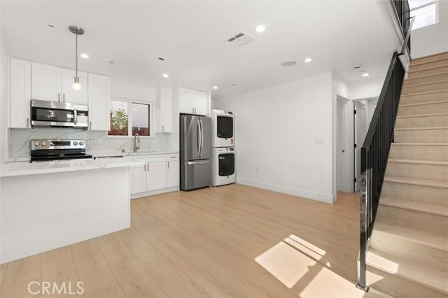 326 S Leslie Way, Los Angeles, CA 90042