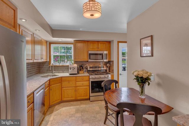 41 ENDICOTT RD, Hamilton, NJ 08690