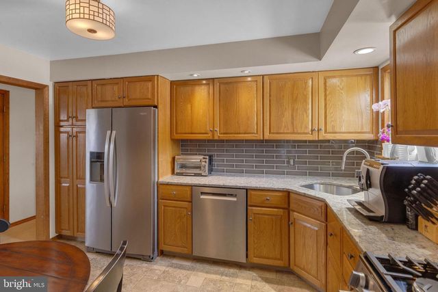 41 ENDICOTT RD, Hamilton, NJ 08690