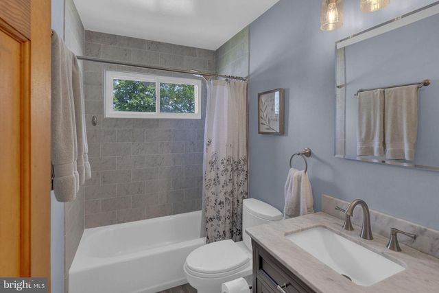 41 ENDICOTT RD, Hamilton, NJ 08690