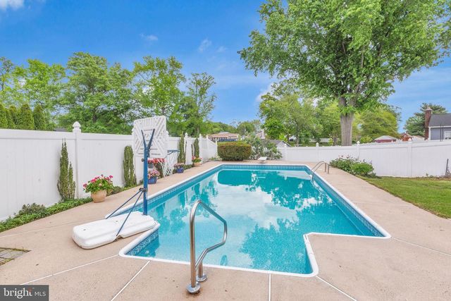 41 ENDICOTT RD, Hamilton, NJ 08690