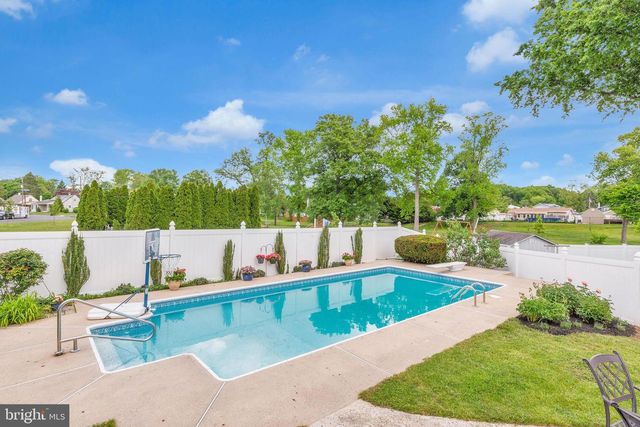 41 ENDICOTT RD, Hamilton, NJ 08690