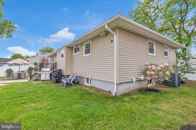 41 ENDICOTT RD, Hamilton, NJ 08690