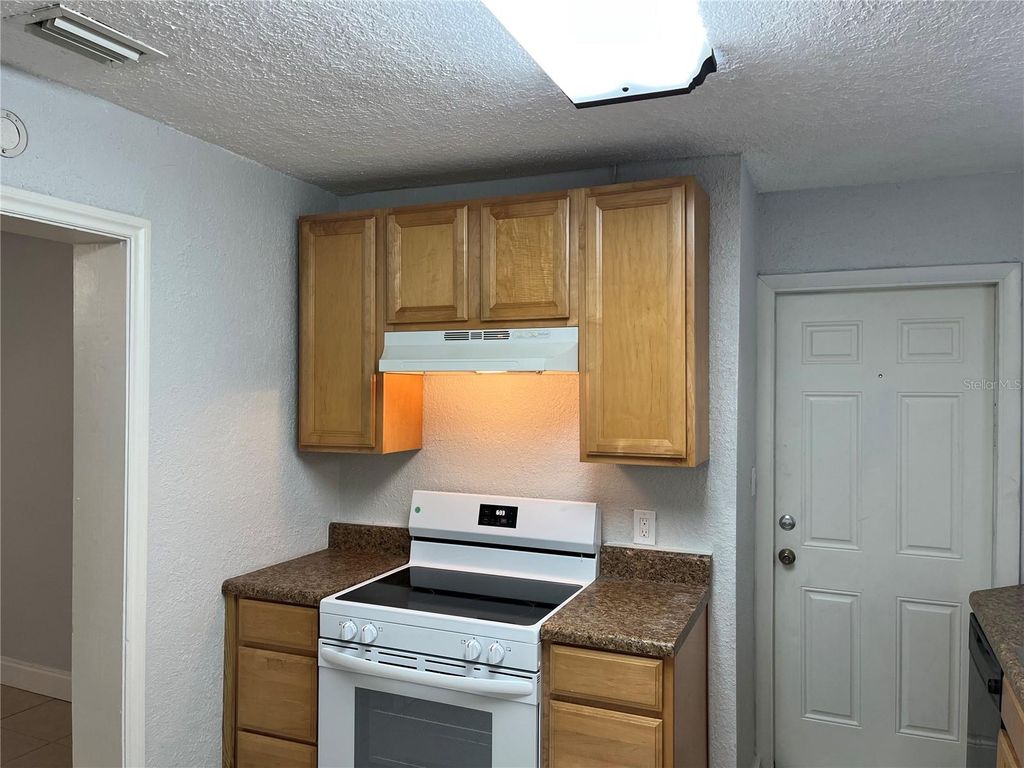Image 14 of property listing at 720 E ANDERSON STREET 32801, Orlando, FL 32801