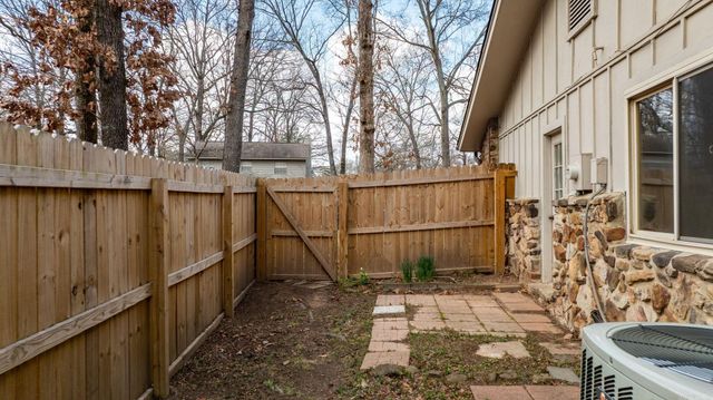 10 Forrest Lane, Conway, AR 72034