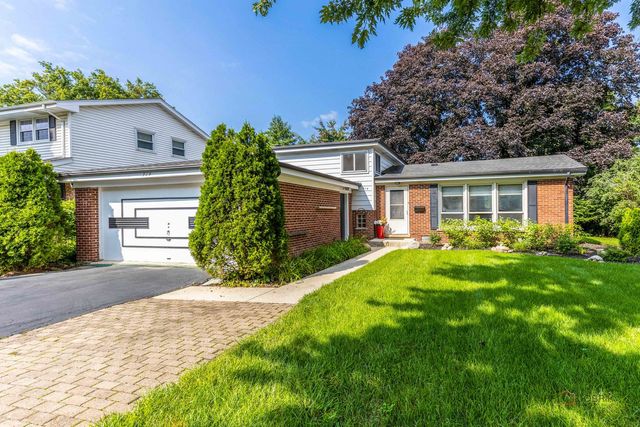 914 S Arlington Heights Road, Arlington Heights, IL 60005