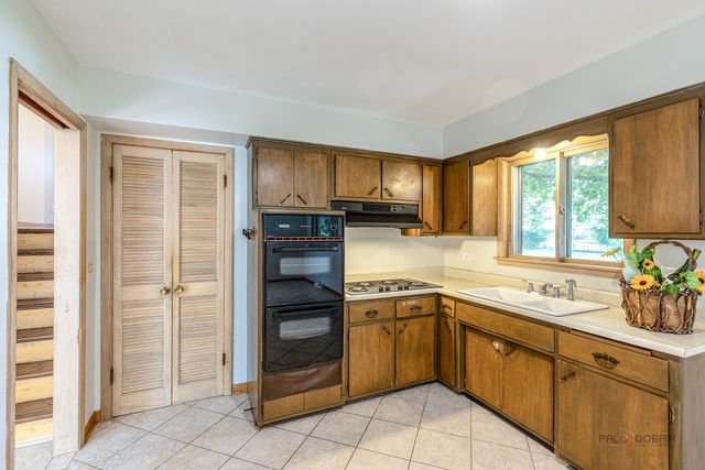 914 S Arlington Heights Road, Arlington Heights, IL 60005