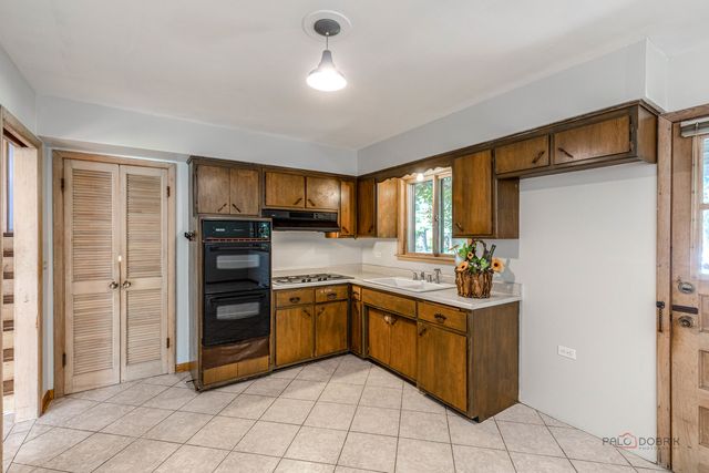 914 S Arlington Heights Road, Arlington Heights, IL 60005