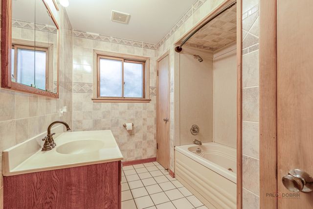 914 S Arlington Heights Road, Arlington Heights, IL 60005