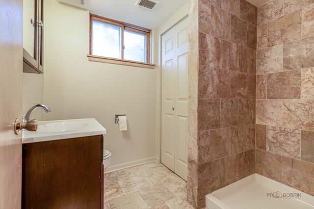 914 S Arlington Heights Road, Arlington Heights, IL 60005