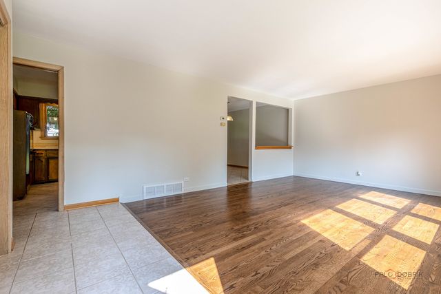 914 S Arlington Heights Road, Arlington Heights, IL 60005
