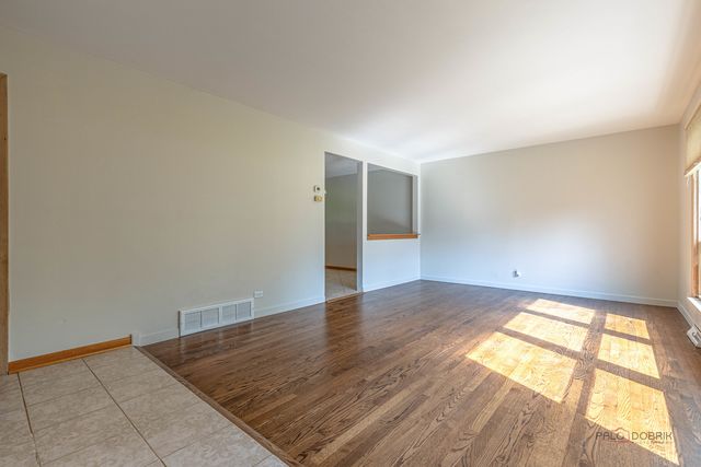 914 S Arlington Heights Road, Arlington Heights, IL 60005