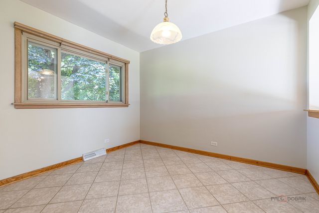 914 S Arlington Heights Road, Arlington Heights, IL 60005
