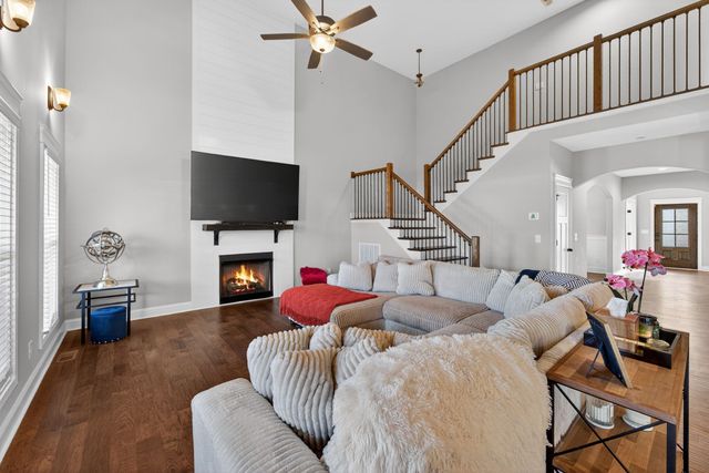 308 Young Ln, Pleasant View, TN 37146