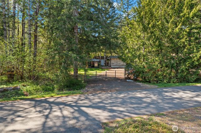 211 N Mount Christie Drive, Hoodsport, WA 98548