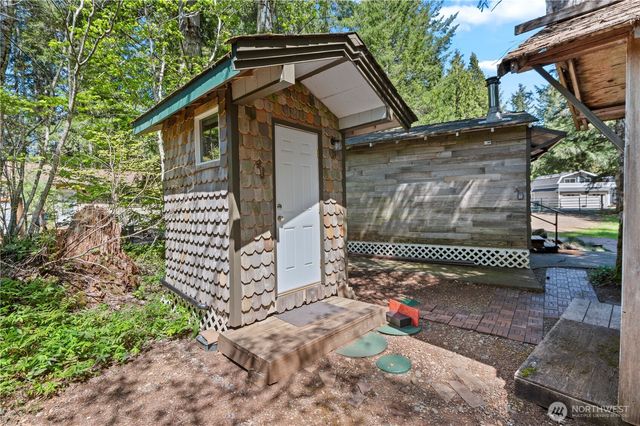 211 N Mount Christie Drive, Hoodsport, WA 98548