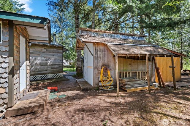 211 N Mount Christie Drive, Hoodsport, WA 98548