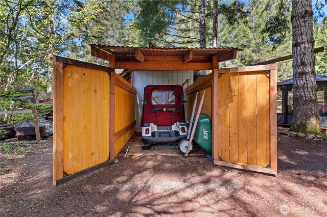 211 N Mount Christie Drive, Hoodsport, WA 98548
