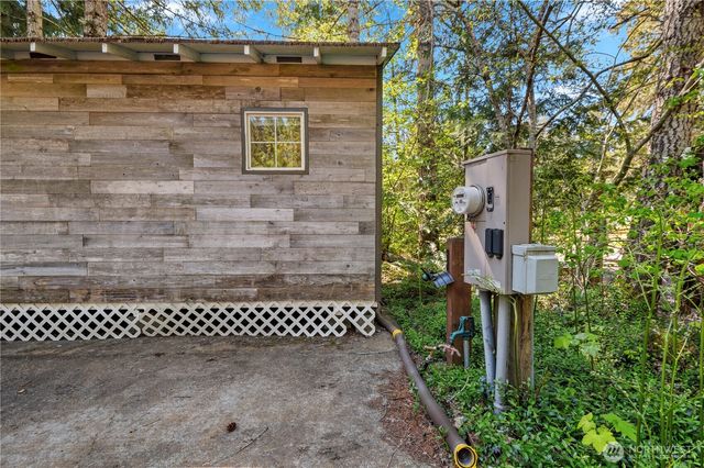 211 N Mount Christie Drive, Hoodsport, WA 98548