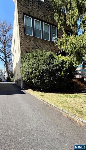 34 Feronia Way, Rutherford, NJ 07070