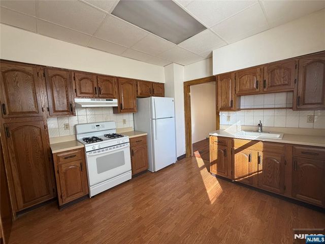 34 Feronia Way, Rutherford, NJ 07070