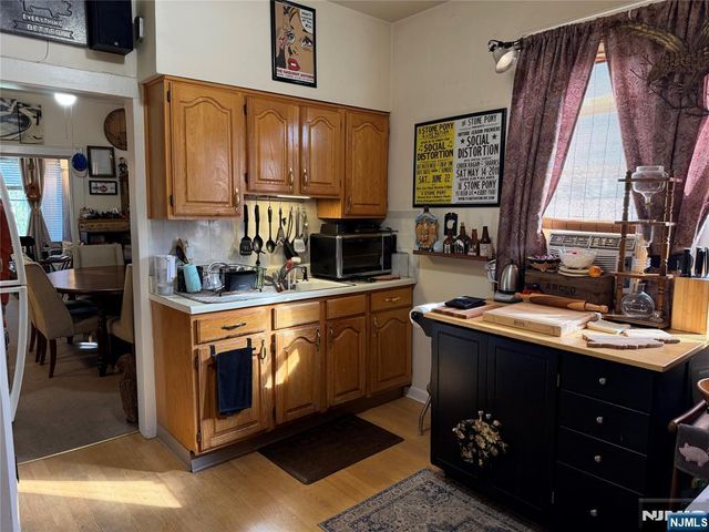 34 Feronia Way, Rutherford, NJ 07070