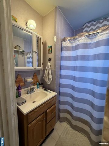 34 Feronia Way, Rutherford, NJ 07070