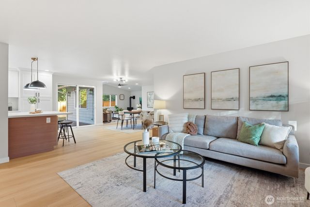 13306 85th Avenue NE, Kirkland, WA 98034