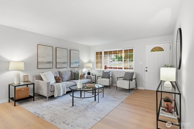 13306 85th Avenue NE, Kirkland, WA 98034