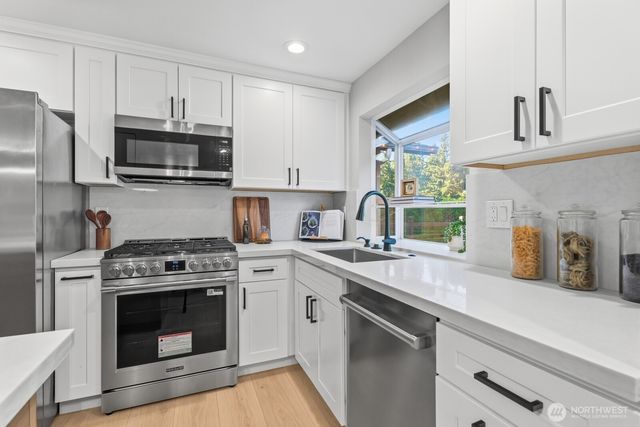 13306 85th Avenue NE, Kirkland, WA 98034