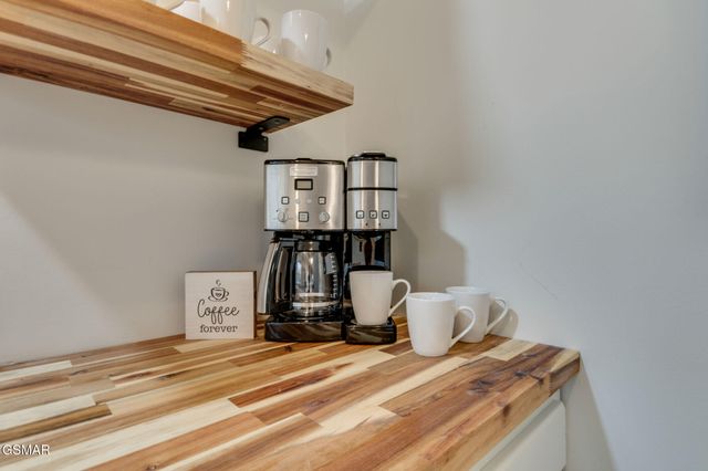 524 Reba Lane, Gatlinburg, TN 37738