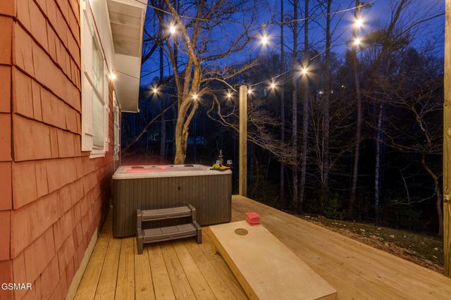 524 Reba Lane, Gatlinburg, TN 37738