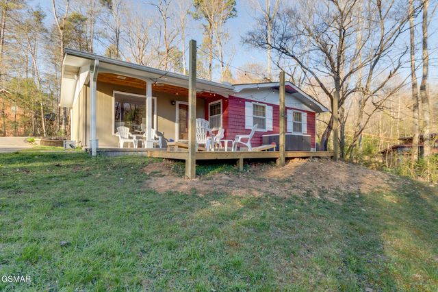 524 Reba Lane, Gatlinburg, TN 37738