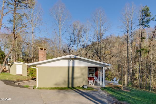 524 Reba Lane, Gatlinburg, TN 37738