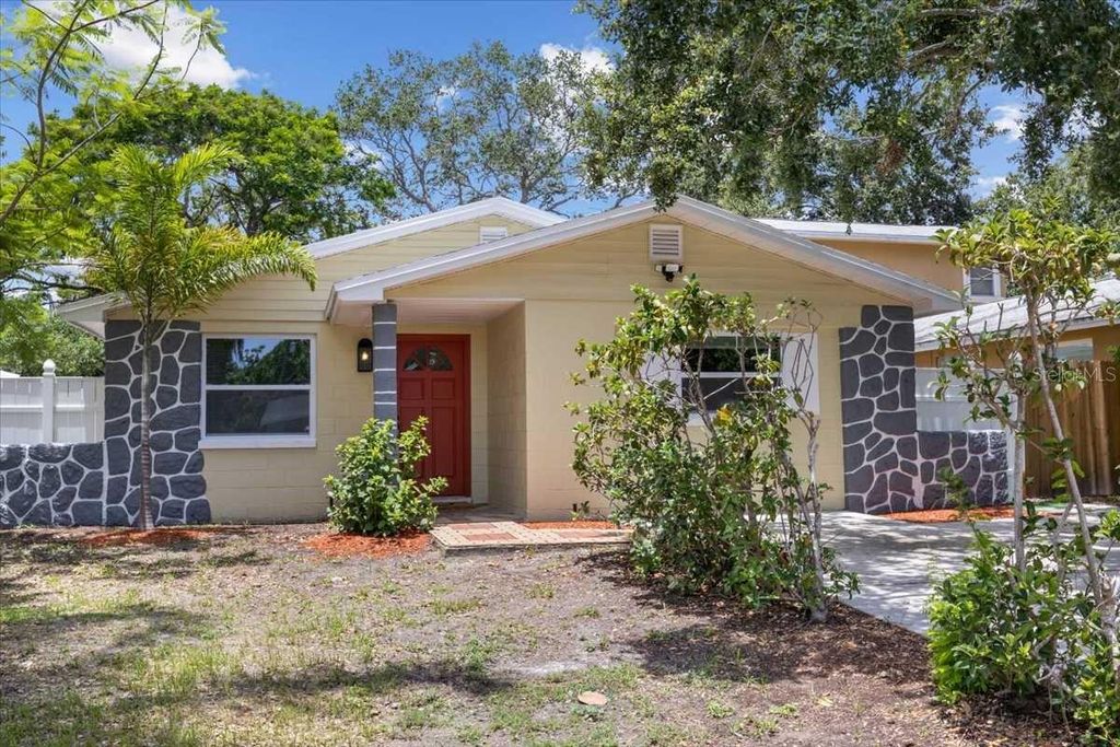 5611 BURLINGTON AVENUE N, St Petersburg, FL 33710
