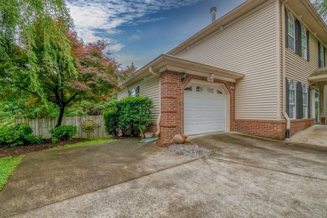 1694 Burnt Oak Drive # 208, Dalton, GA 30721