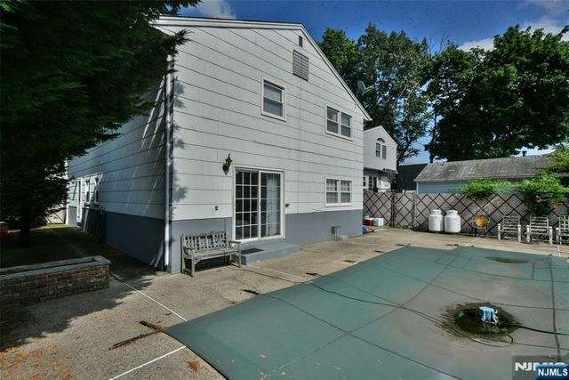 102 Parkview, Elmwood Park, NJ 07407
