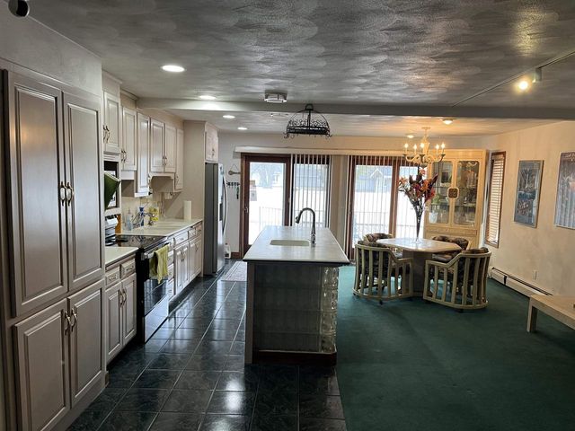 1407 N LYNNDALE DRIVE, Appleton, WI 54914