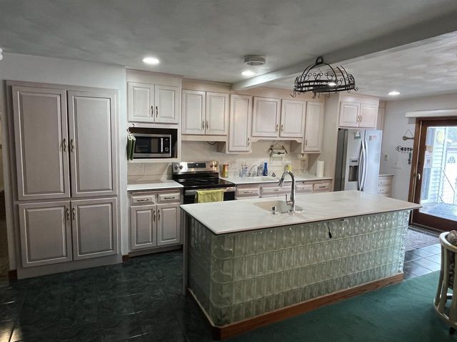 1407 N LYNNDALE DRIVE, Appleton, WI 54914