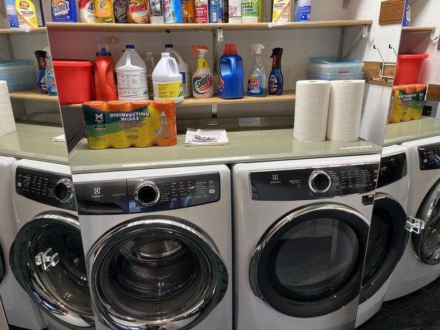 1407 N LYNNDALE DRIVE, Appleton, WI 54914