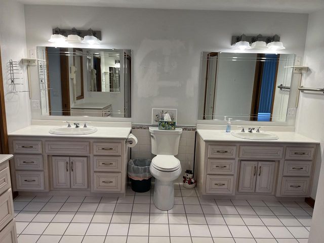 1407 N LYNNDALE DRIVE, Appleton, WI 54914