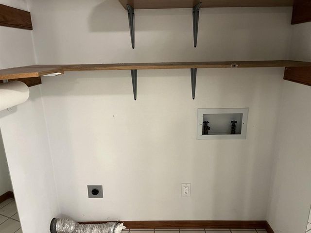 1407 N LYNNDALE DRIVE, Appleton, WI 54914