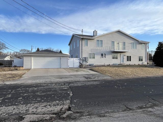 1407 N LYNNDALE DRIVE, Appleton, WI 54914