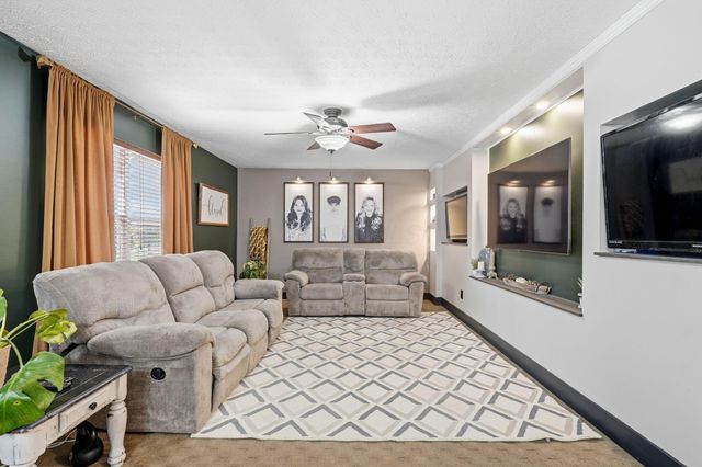 2 Surrey Court, Plain City, OH 43064