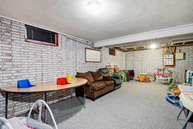 2 Surrey Court, Plain City, OH 43064