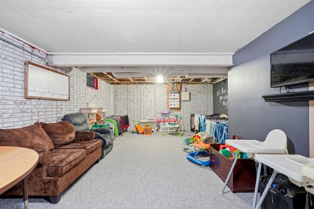 2 Surrey Court, Plain City, OH 43064