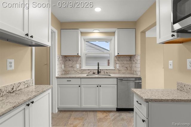 15275 Anne Avenue, Allen Park, MI 48101