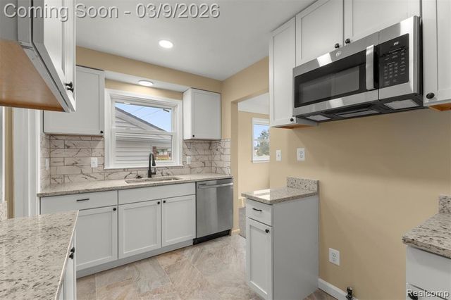 15275 Anne Avenue, Allen Park, MI 48101