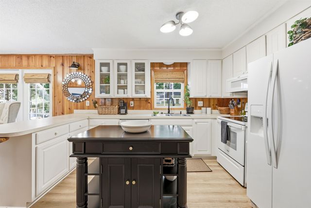 110 Minnow Dr., Pawleys Island, SC 29585