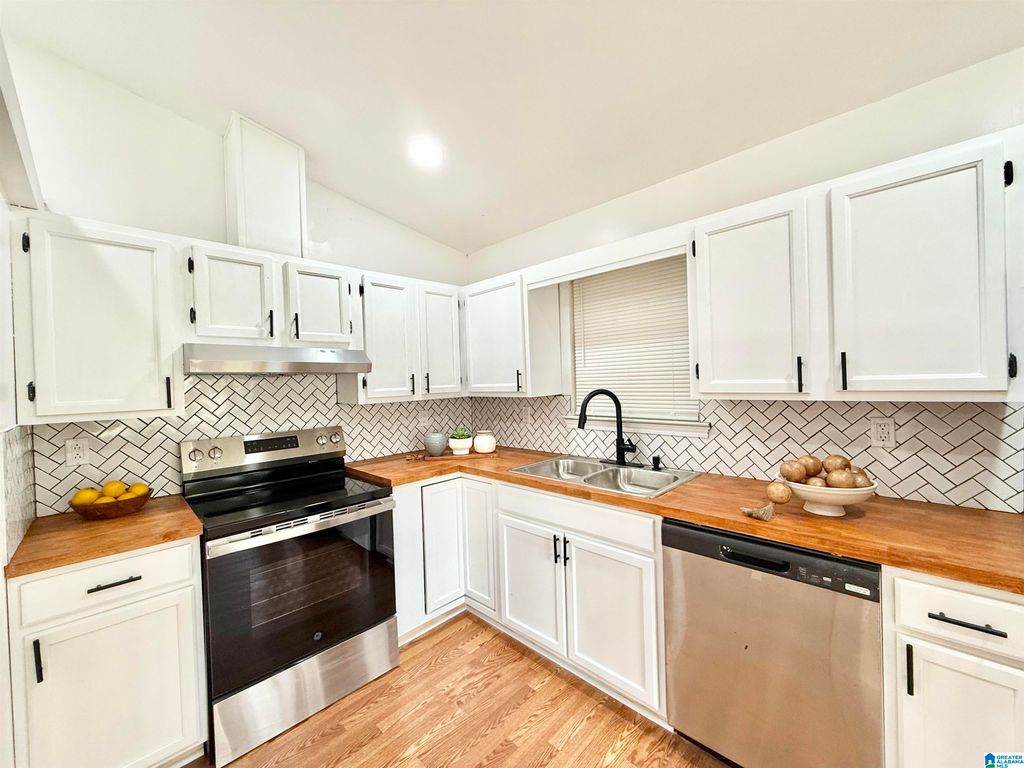 115 JOHNSON DRIVE, Hueytown, AL 35023